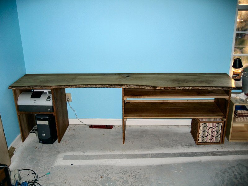 20062616483_rusticdesk.jpg