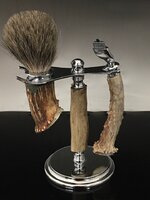 Antler shaving set w:stand.jpg