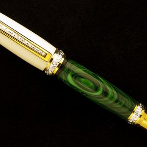 Alternate Ivory/Malachite on Cambridge Fountain Pen