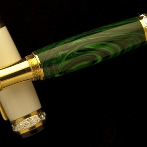 Alternate Ivory/Malachite on Cambridge Fountain Pen