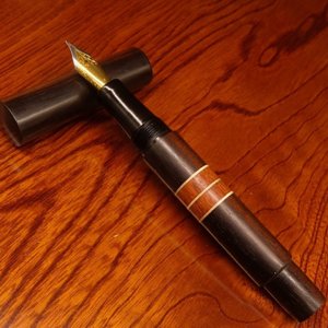 simple segment fountain pen Ebony