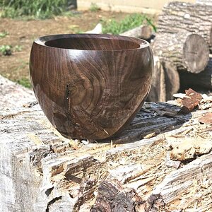 Walnut Vase 1b.jpg