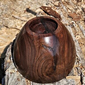 Walnut Vase 1a.jpg