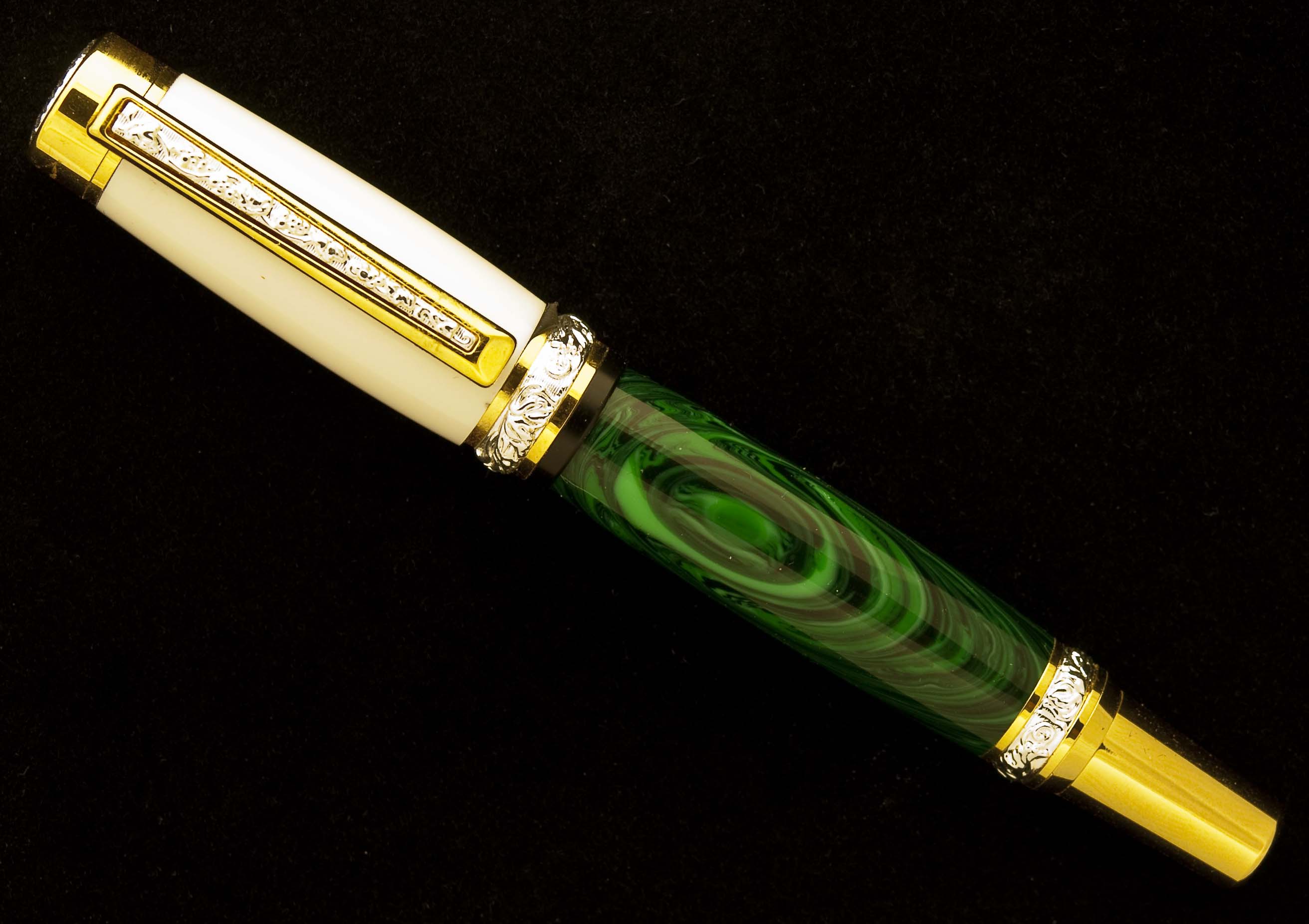 Alternate Ivory/Malachite on Cambridge Fountain Pen