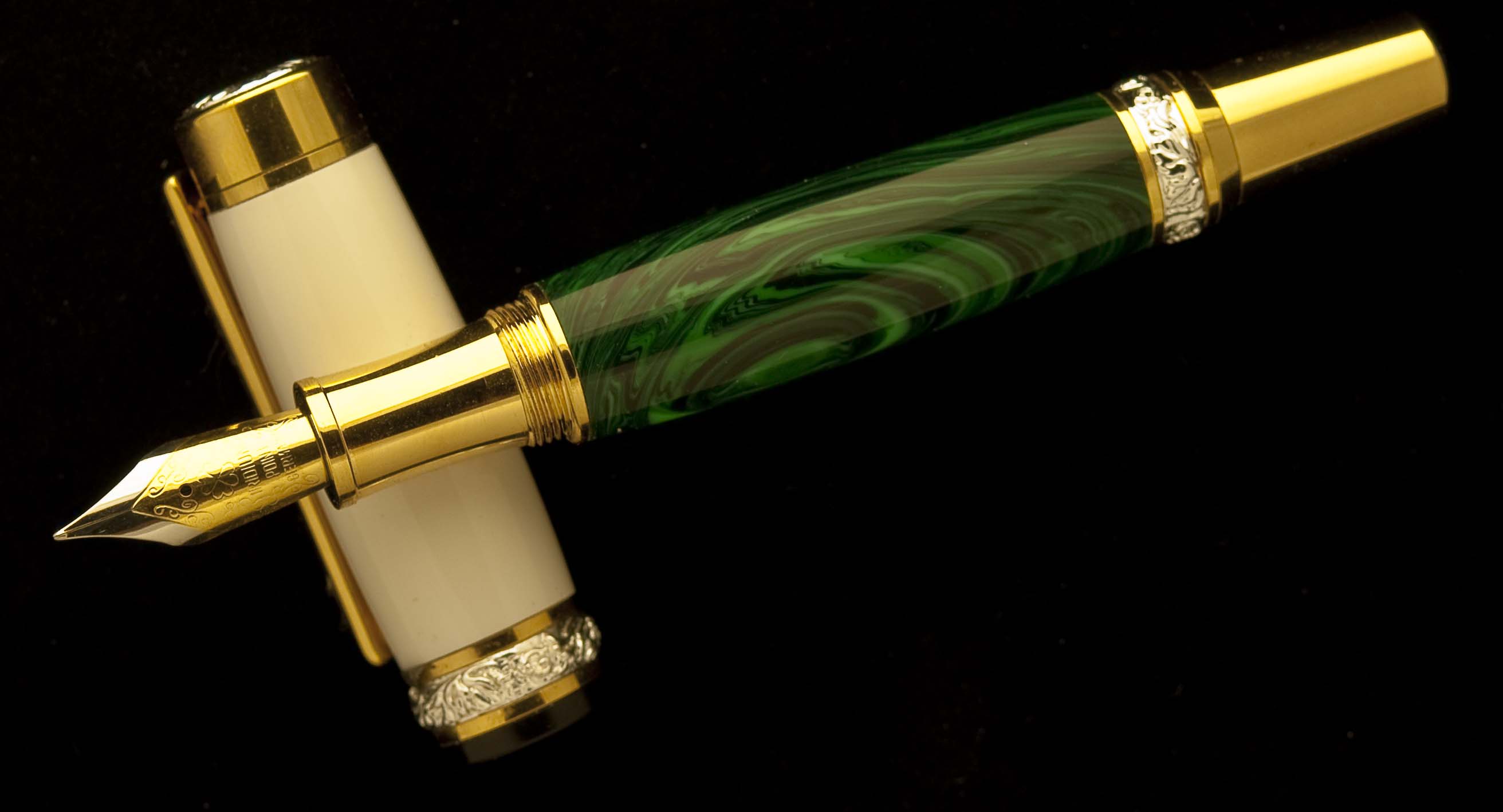 Alternate Ivory/Malachite on Cambridge Fountain Pen