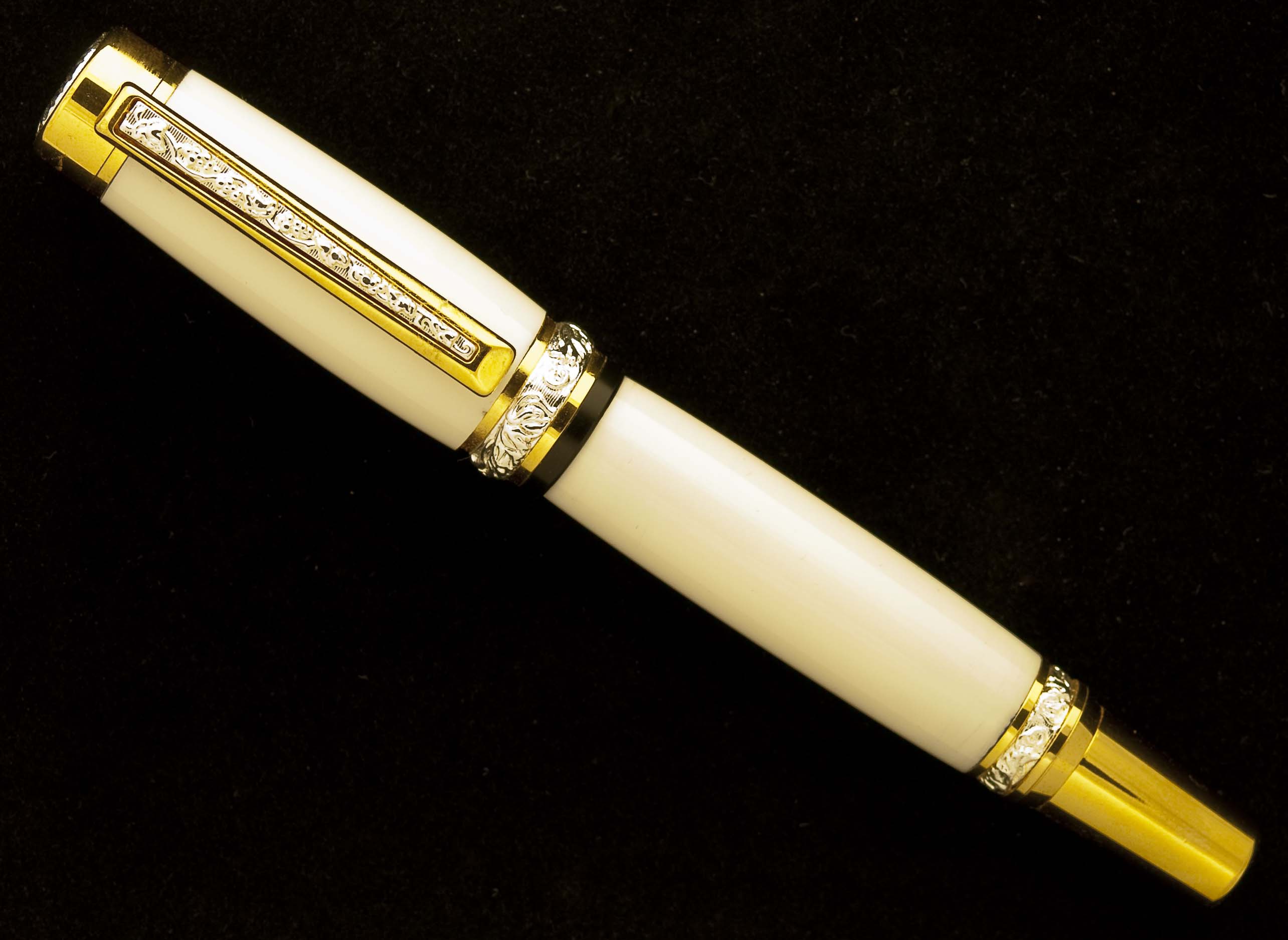 Alternate Ivory on Cambridge Fountain Pen