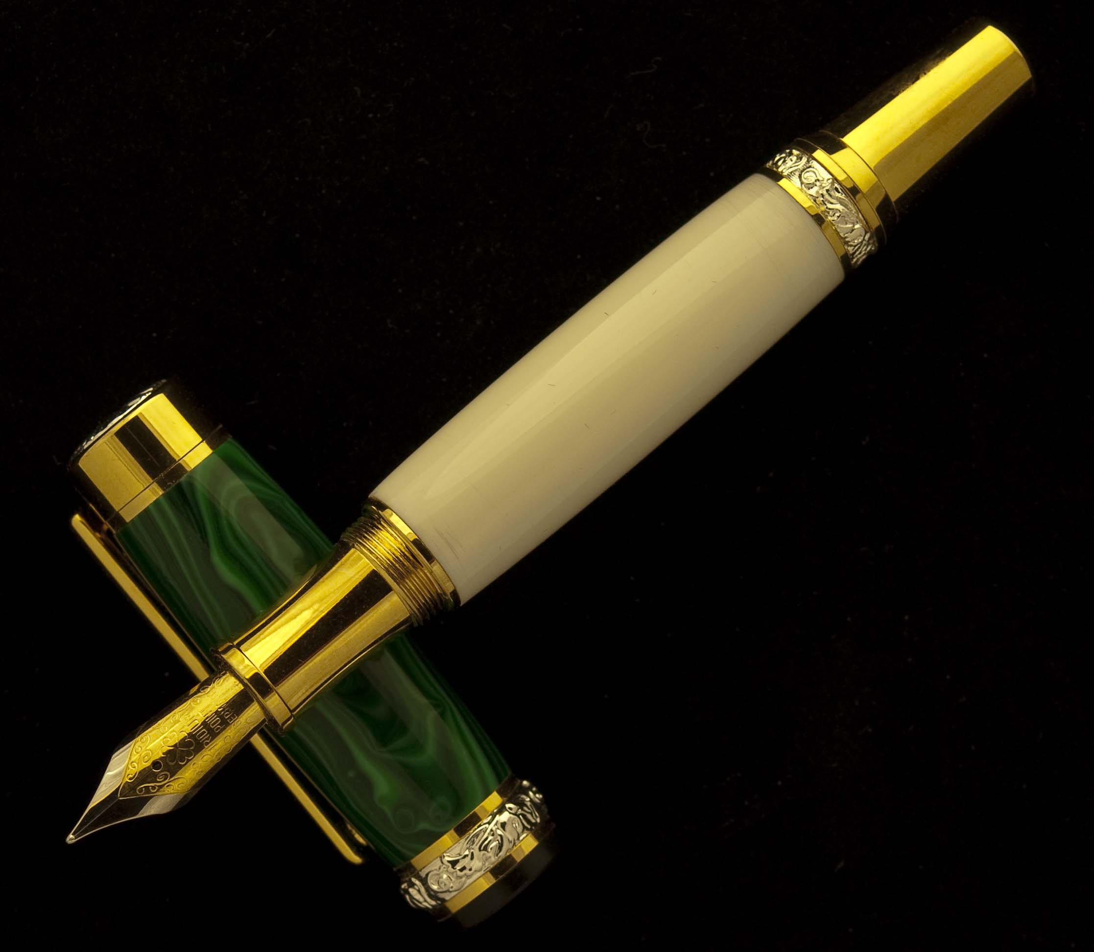 Malachite/Alternate Ivory on Cambridge Fountain Pen