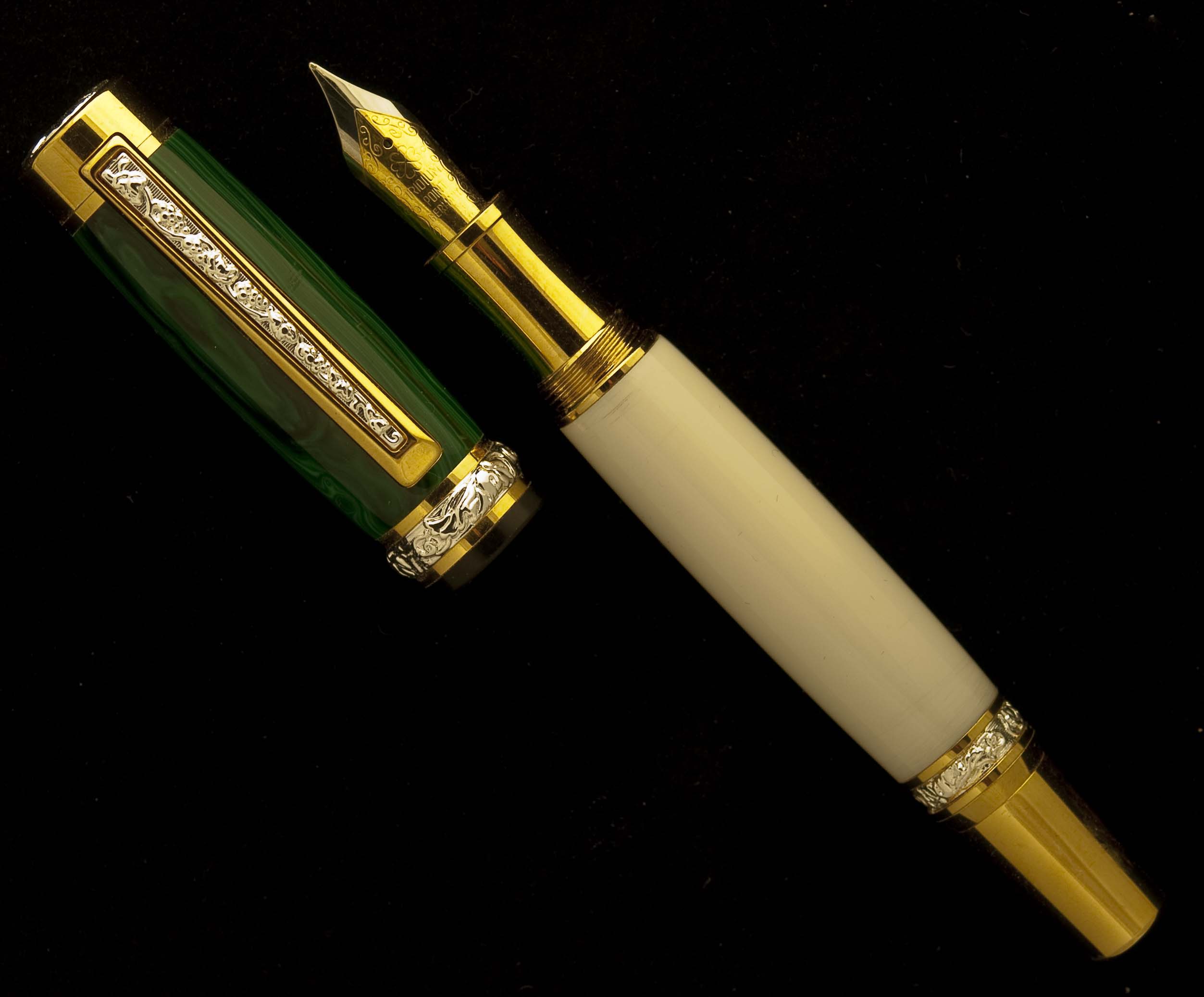 Malachite/Alternate Ivory on Cambridge Fountain Pen