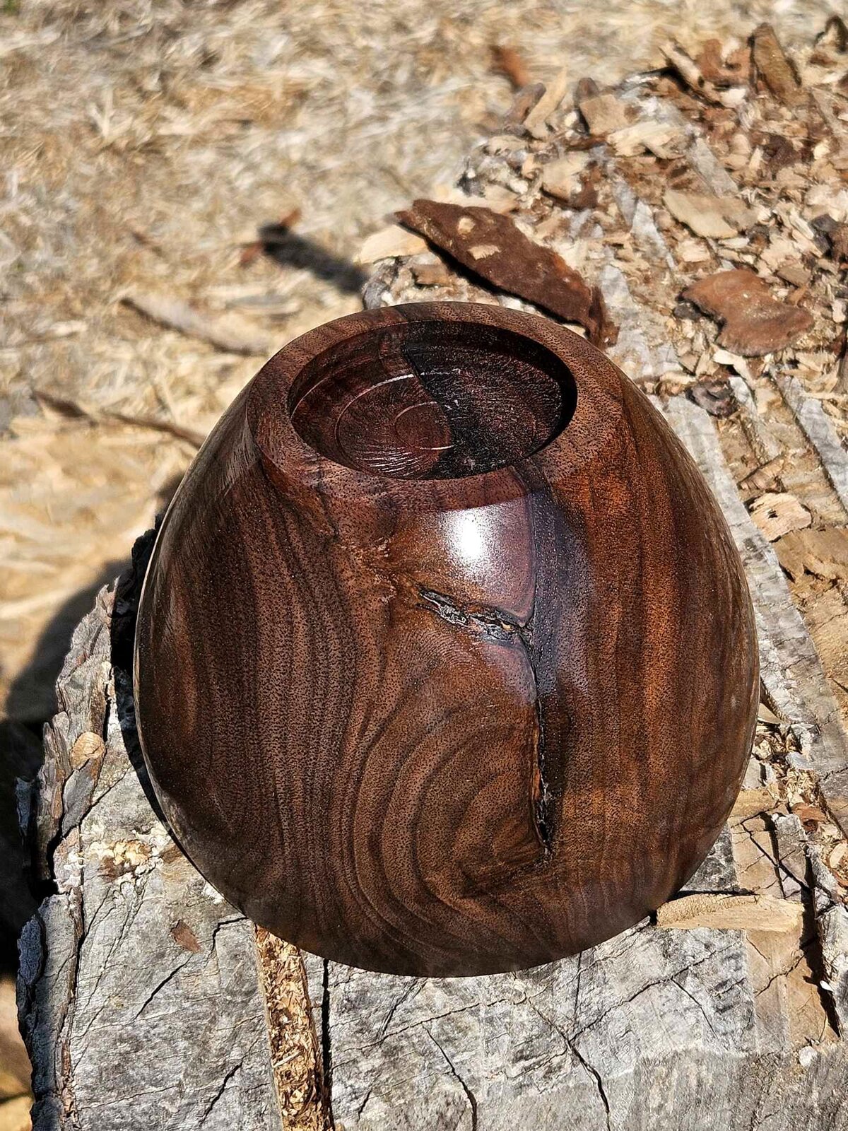 Walnut Vase 1a.jpg